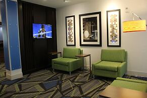 Holiday Inn Express & Suites Phoenix - Airport North by IHG