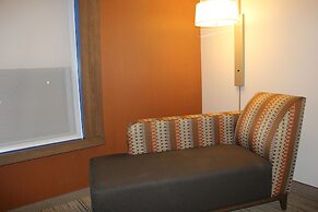 Holiday Inn Express & Suites Phoenix - Airport North by IHG