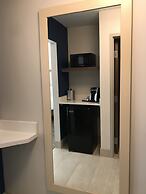 Holiday Inn Express & Suites Phoenix - Airport North by IHG