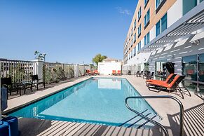 Holiday Inn Express & Suites Phoenix - Airport North by IHG