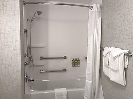 Holiday Inn Express & Suites Phoenix - Airport North by IHG