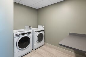 Holiday Inn Express & Suites Phoenix - Airport North by IHG