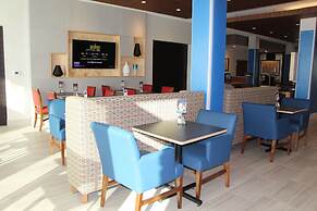 Holiday Inn Express & Suites Phoenix - Airport North by IHG