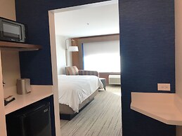 Holiday Inn Express & Suites Phoenix - Airport North by IHG
