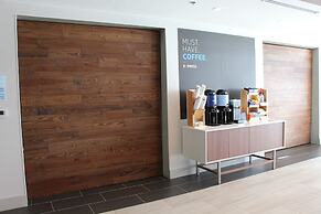 Holiday Inn Express & Suites Phoenix - Airport North by IHG