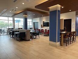 Holiday Inn Express & Suites Phoenix - Airport North by IHG