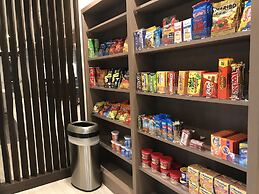 Holiday Inn Express & Suites Phoenix - Airport North by IHG