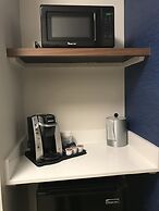 Holiday Inn Express & Suites Phoenix - Airport North by IHG