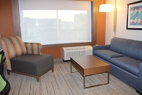 Holiday Inn Express & Suites Phoenix - Airport North by IHG