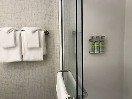 Holiday Inn Express & Suites Phoenix - Airport North by IHG