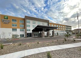 Holiday Inn Express & Suites Phoenix - Airport North by IHG