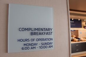 Holiday Inn Express & Suites Phoenix - Airport North by IHG