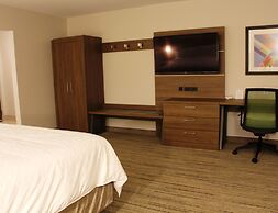Holiday Inn Express & Suites Phoenix - Airport North by IHG