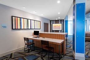 Holiday Inn Express & Suites Phoenix - Airport North by IHG