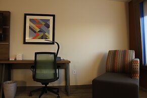 Holiday Inn Express & Suites Phoenix - Airport North by IHG