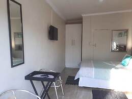 8 Soenie Avenue Self Catering