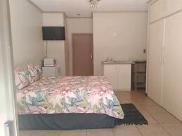 8 Soenie Avenue Self Catering