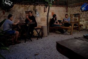 Kuyu Beergarden Hostel