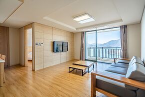 Cheongpung Resort Lake Hotel