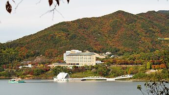 Cheongpung Resort Lake Hotel
