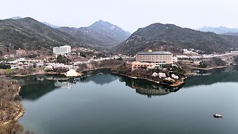 Cheongpung Resort Lake Hotel