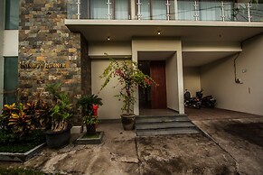 Villa Rainbow Runner