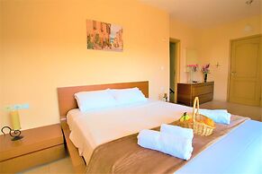 disCrete Villa Maroulas