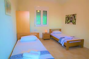 disCrete Villa Maroulas