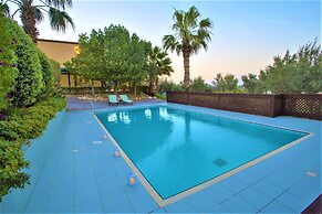 disCrete Villa Maroulas