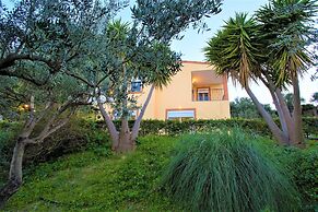 disCrete Villa Maroulas