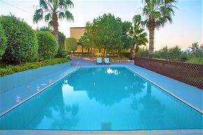 disCrete Villa Maroulas