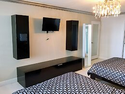 Alexander 604 3 Bedroom Apts by RedAwning