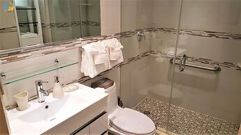 Alexander 1618 2 Bedroom Apts by RedAwning