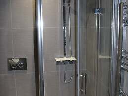 Townhouse @ 282 Walthall Street Crewe