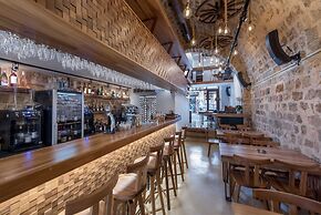 10GR Boutique Hotel and Wine Bar