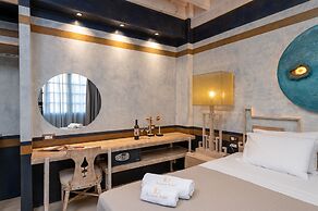 10GR Boutique Hotel and Wine Bar