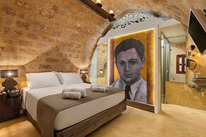 10GR Boutique Hotel and Wine Bar