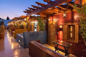 10GR Boutique Hotel and Wine Bar