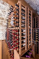 10GR Boutique Hotel and Wine Bar