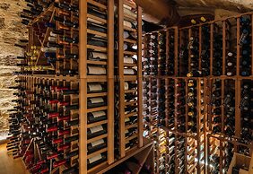 10GR Boutique Hotel and Wine Bar