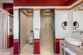 10GR Boutique Hotel and Wine Bar