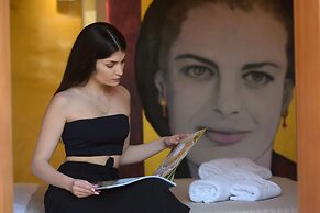 10GR Boutique Hotel and Wine Bar