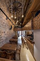 10GR Boutique Hotel and Wine Bar