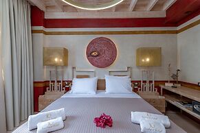 10GR Boutique Hotel and Wine Bar