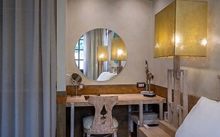 10GR Boutique Hotel and Wine Bar