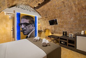 10GR Boutique Hotel and Wine Bar