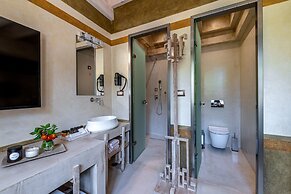 10GR Boutique Hotel and Wine Bar