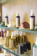 10GR Boutique Hotel and Wine Bar