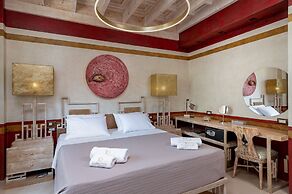 10GR Boutique Hotel and Wine Bar