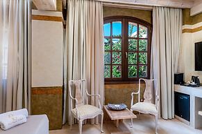 10GR Boutique Hotel and Wine Bar